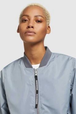 Khujo Tussenjassen Tussenjas STENCE Dames Smoky Blue -Khujo 0e863676a153fd2dba9c4afd05fa2114