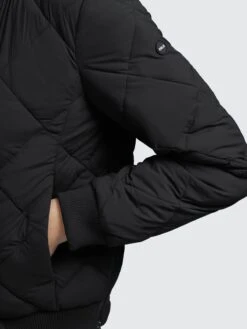 Khujo Tussenjassen Tussenjas Leona Dames Zwart -Khujo b3b1aa3f958b40475df25ba1c909274b